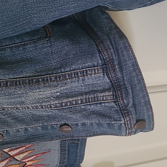 Unique Aztec print embroidered jean jacket - Picture 8 of 10